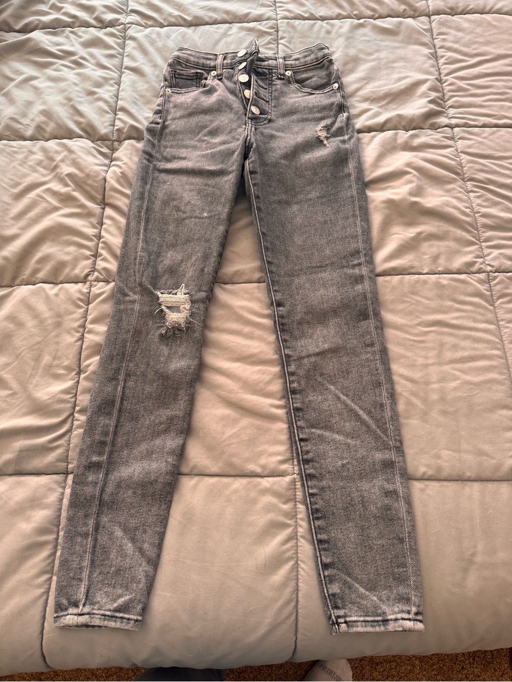 EXPRESS High-Rise Distressed Gray Skinny Jeans 00R